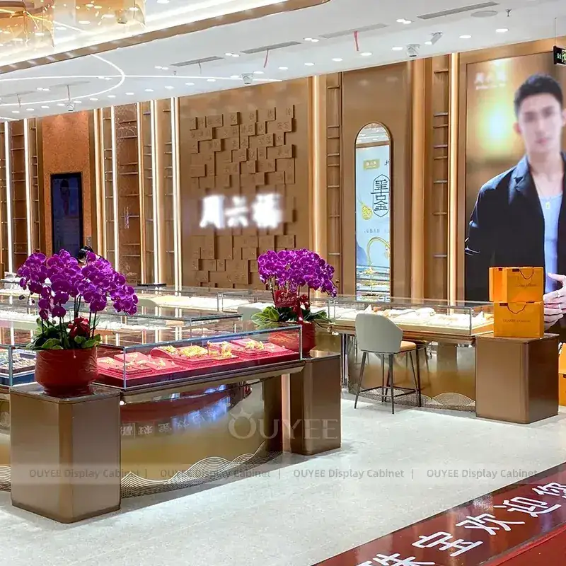 Luxury White Jewelry Store Fixture With Freestanding Glass Towers 1