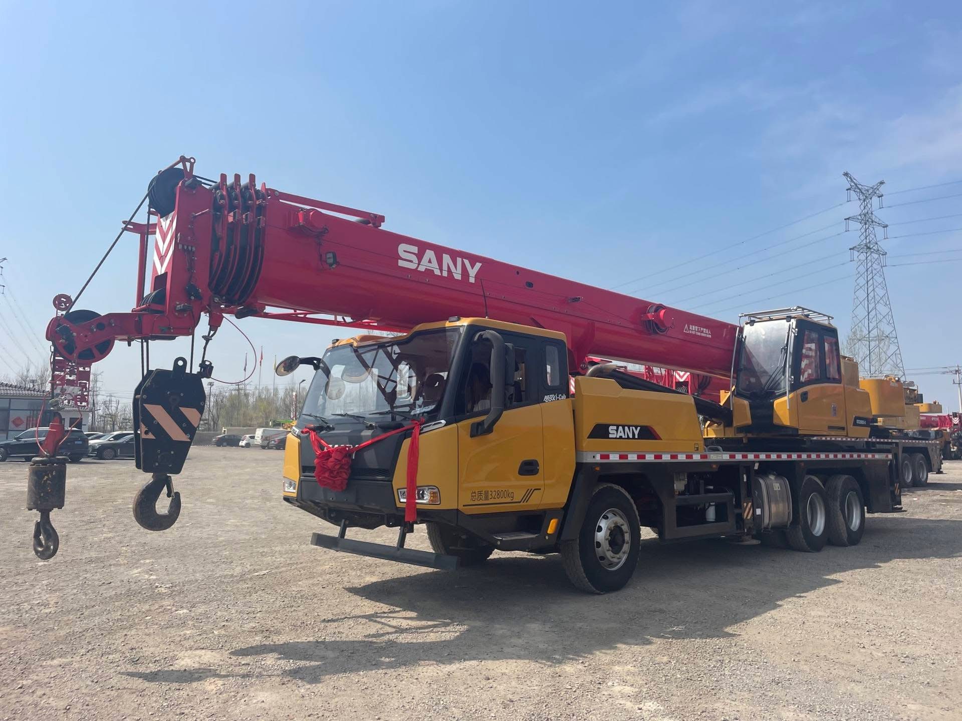 Grúa SANY STC250C5-8 | 25 t con altura máxima de elevación de 51 m 1