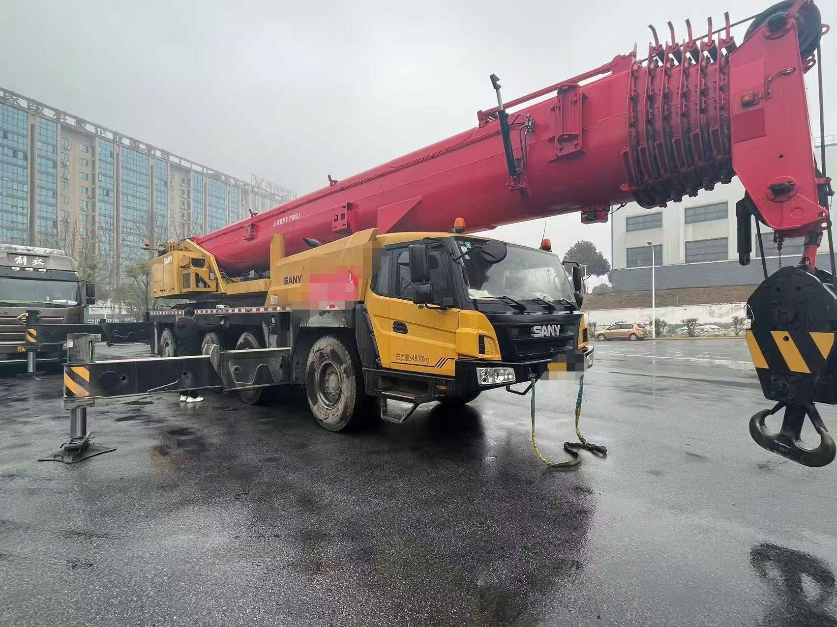 Grue sur camion robuste SANY STC130T7 | 130 tonnes 2
