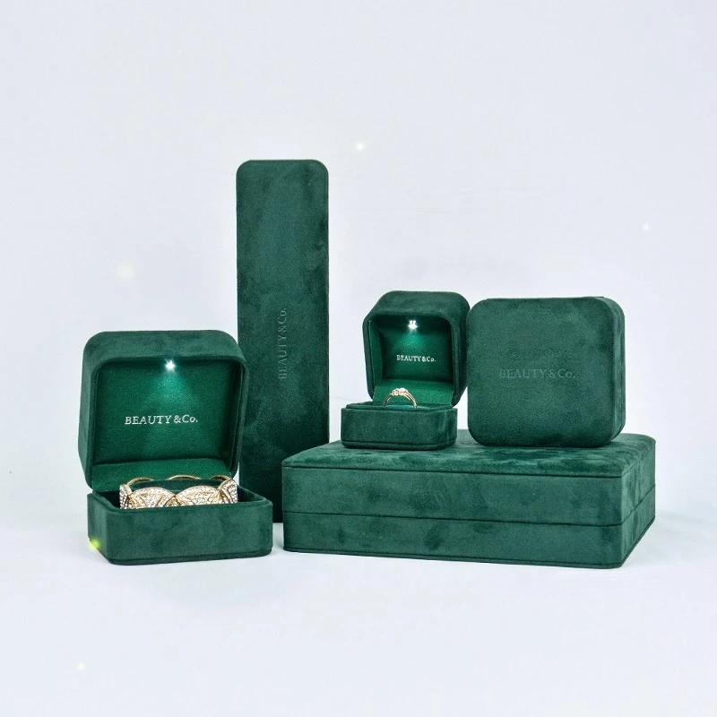 Joyero de lujo con iluminación LED verde esmeralda: anillos, colgantes, pendientes, pulseras y cajas de regalo. 1