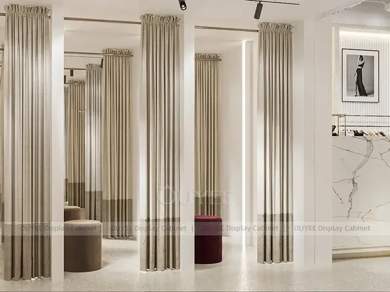 Luks Store Minimalistische Ladeneinrichtung für weiße Bekleidungsgeschäfte 1