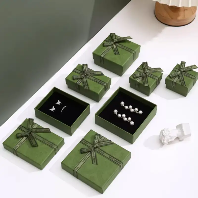 Clamshell Type Premium Custom Recyclable Cardboard Boxes Magnetic Closure Personalized Logo for Big Necklace Jewelry Gift Box 1
