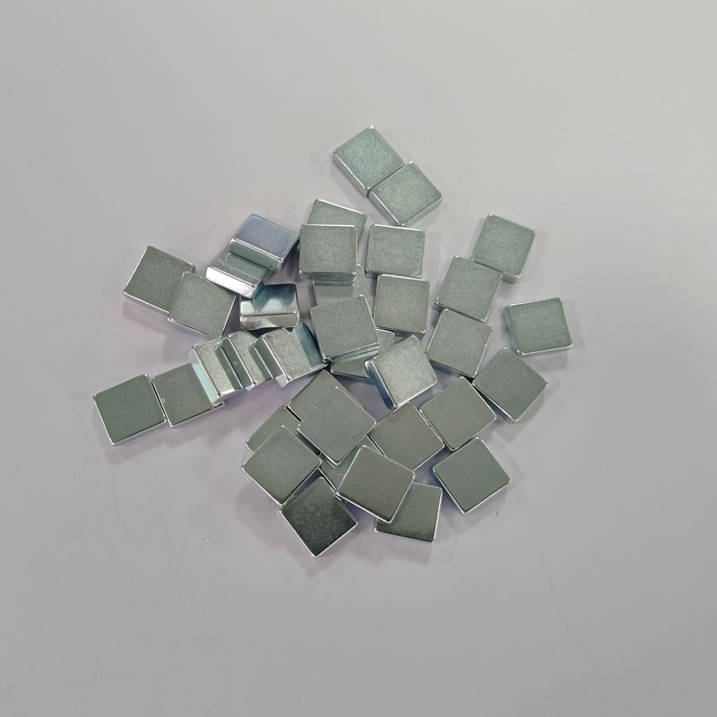 SM-03152044 N35 Pocinčani neodimijski kvadratni blok magneti 12,9x12x4 mm, visokoučinkoviti sinterirani NdFeB magneti za industrijsku, elektroničku i DIY primjenu 3