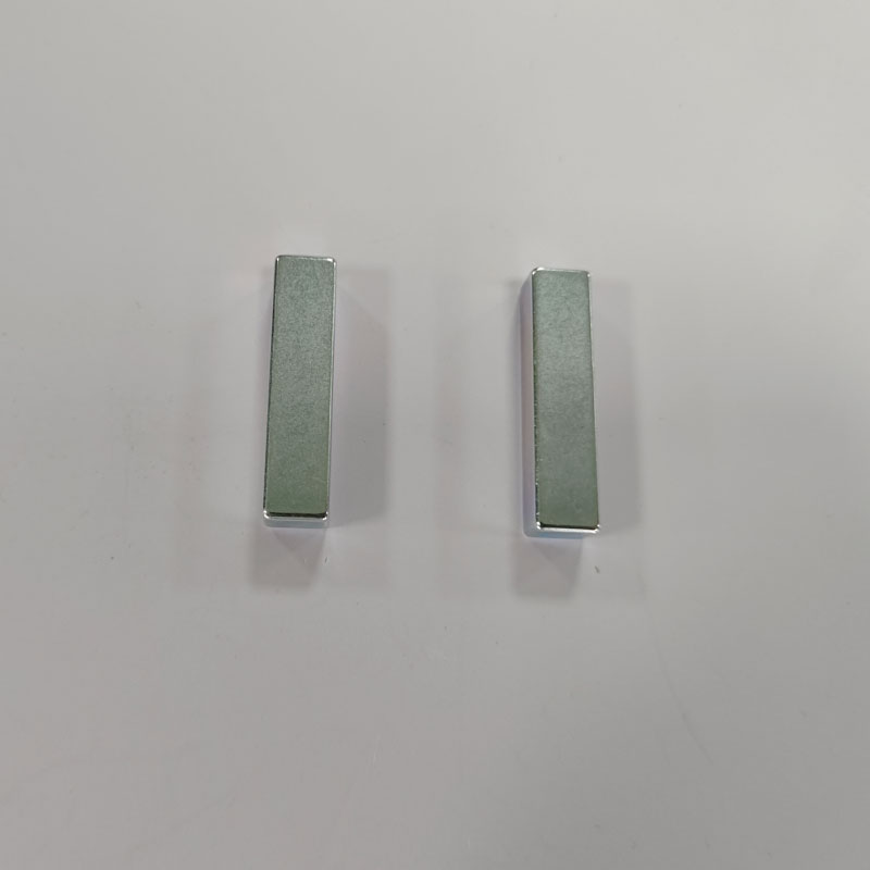 SM-03152047 N38 Verzinkte Neodymium Rechthoekige Blokmagneten 47x11x10mm, Hoogwaardige Gesinterde NdFeB Staafmagneten voor Industriële en Technische Toepassingen 2