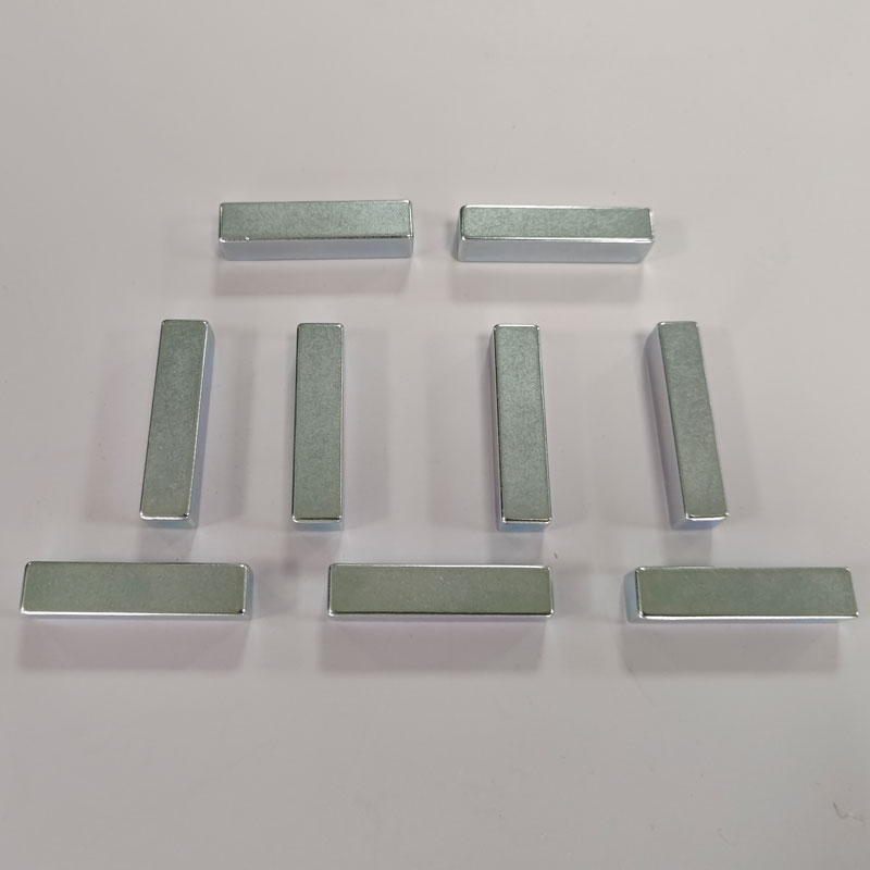 SM-03152047 N38 Verzinkte Neodymium Rechthoekige Blokmagneten 47x11x10mm, Hoogwaardige Gesinterde NdFeB Staafmagneten voor Industriële en Technische Toepassingen 3