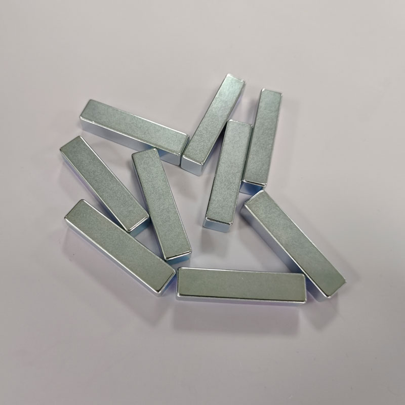 SM-03152047 N38 Verzinkte Neodymium Rechthoekige Blokmagneten 47x11x10mm, Hoogwaardige Gesinterde NdFeB Staafmagneten voor Industriële en Technische Toepassingen 4