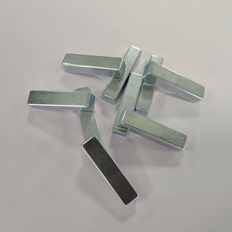 SM-03152047 N38 Verzinkte Neodymium Rechthoekige Blokmagneten 47x11x10mm, Hoogwaardige Gesinterde NdFeB Staafmagneten voor Industriële en Technische Toepassingen 5