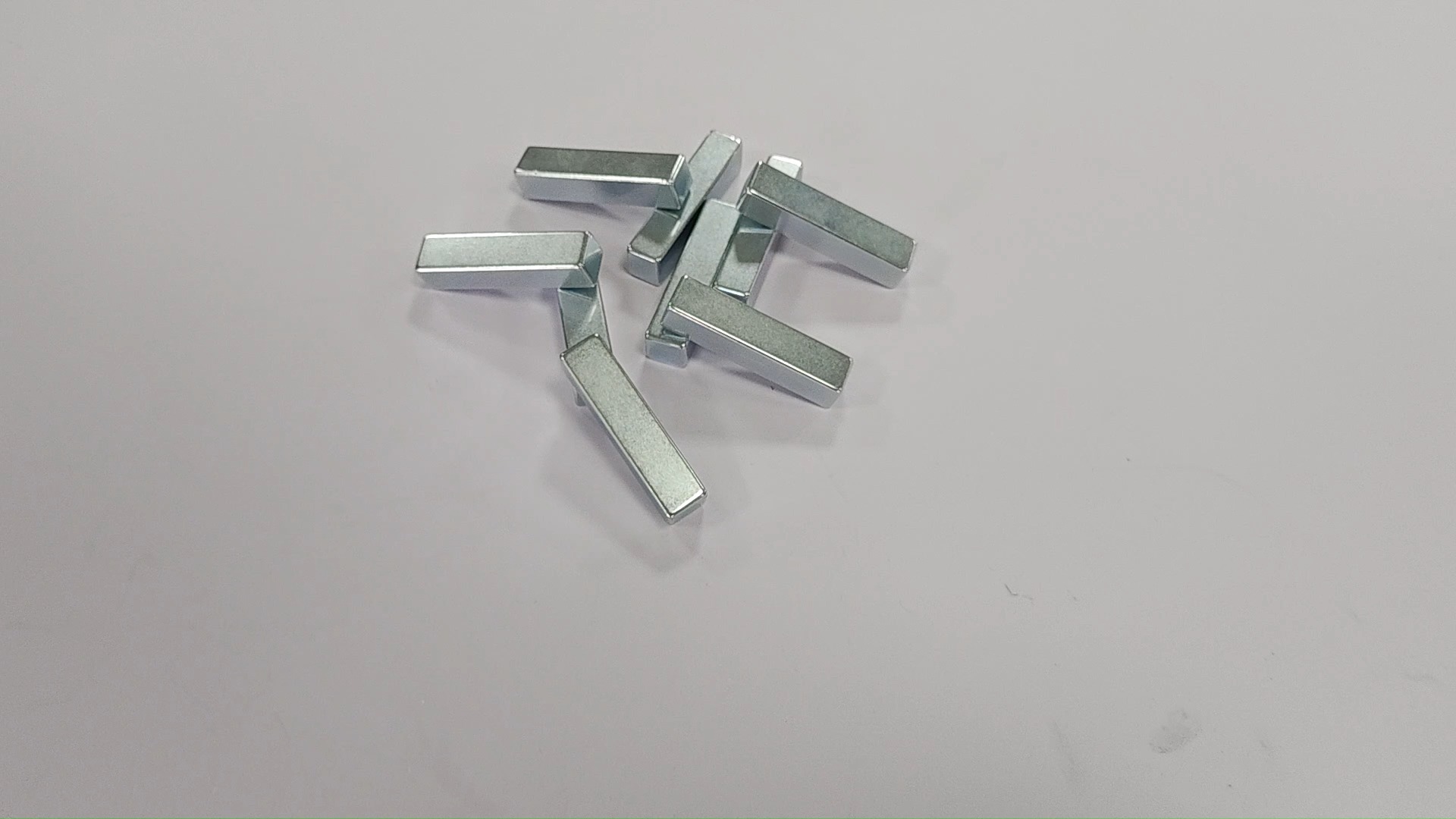 SM-03152047 N38 Verzinkte Neodymium Rechthoekige Blokmagneten 47x11x10mm, Hoogwaardige Gesinterde NdFeB Staafmagneten voor Industriële en Technische Toepassingen 1
