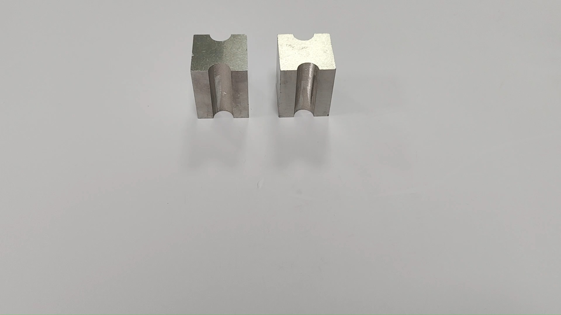 SM-047895 Uncoated AlNiCo Block Magnets 32×32×40mm, Sintered Special-Shaped Permanent Magnets for High-Temperature & Precision Instrumentation 1
