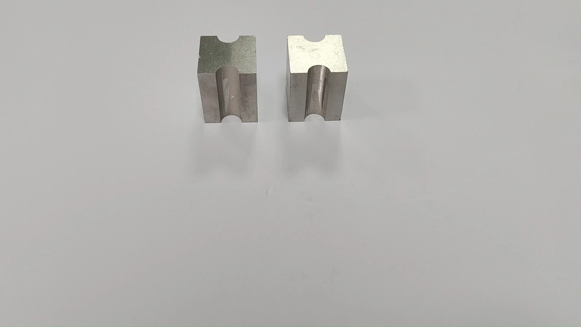 SM-047895 Uncoated AlNiCo Block Magnets 32×32×40mm, Sintered Special-Shaped Permanent Magnets for High-Temperature & Precision Instrumentation 1