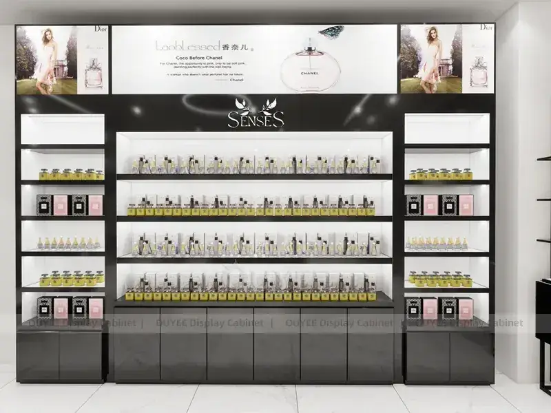 Negozio di cosmetici White Black con sportello informazioni. 1