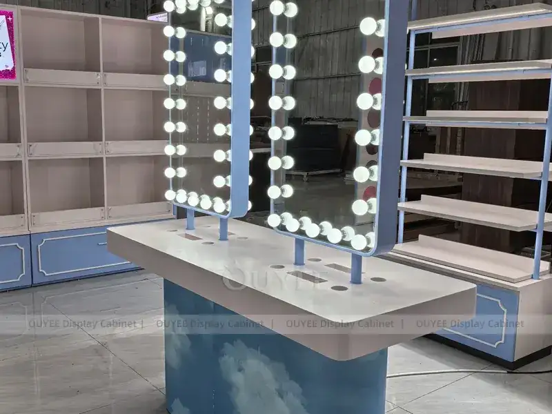 حامل اختبار أزرق مع أرفف حائط بيضاء 1