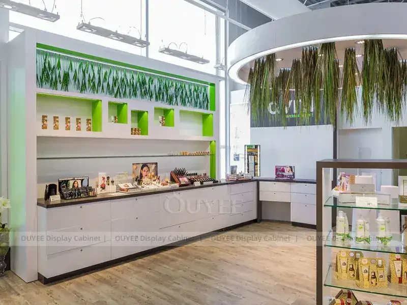 Ladeneinrichtungen für Naturkosmetik von Green White 1