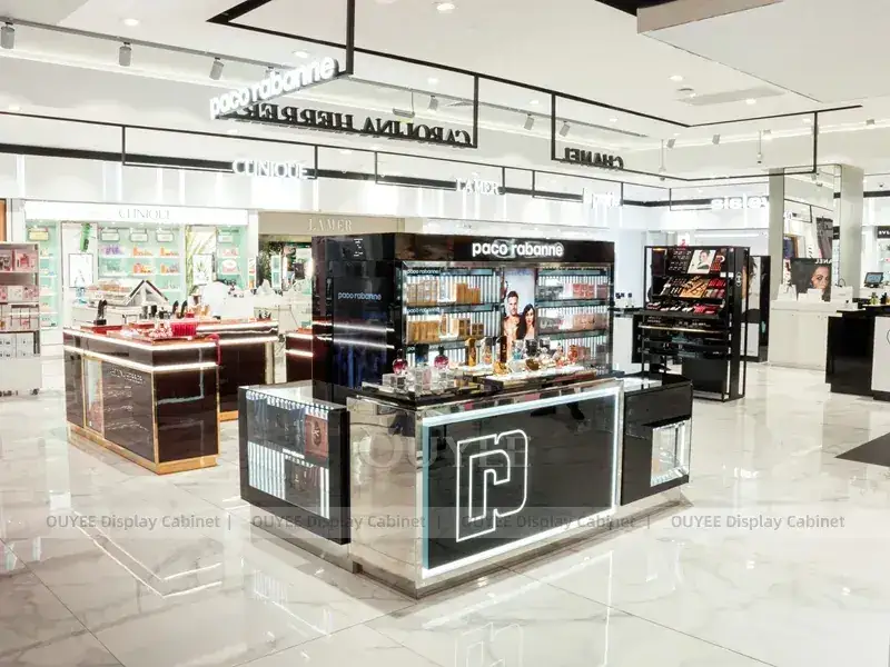 Comptoir à parfums Paco Rabanne avec présentoir mural 1