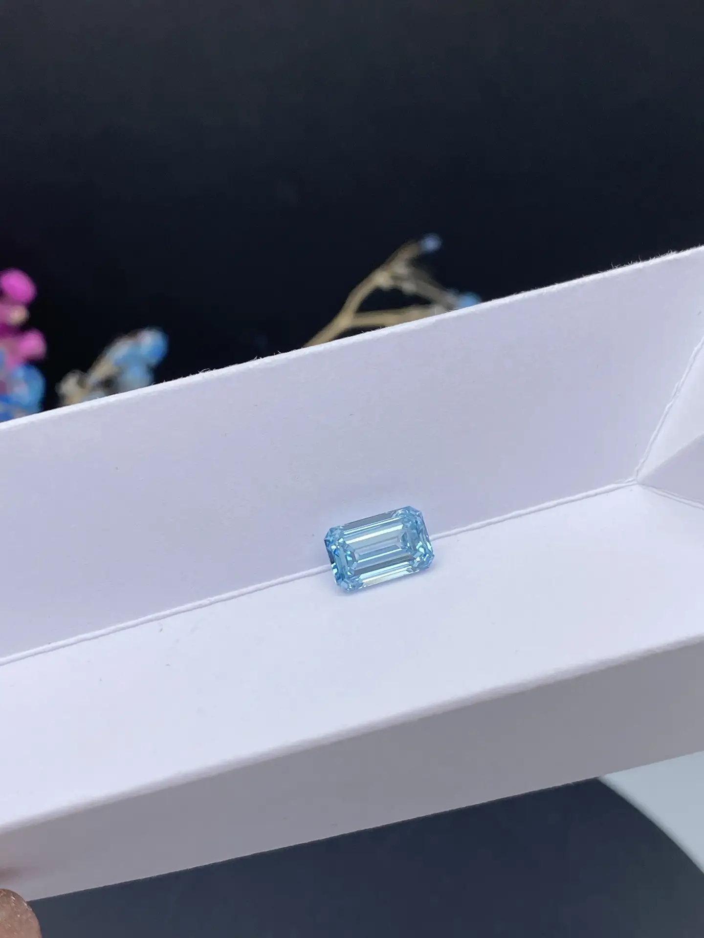 1.69 قيراط من الزمرد الأزرق الفاخر المصقول، ماسة مصنعة LG639484845 1