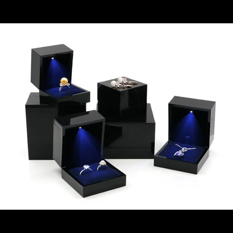Caja de joyería LED lacada de alto brillo para anillos, colgantes, pendientes, pulseras y broches: embalaje de regalo para joyas. 1