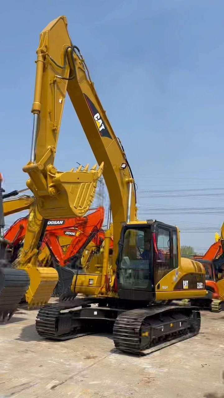 Б/у скважинный насос CAT 320CL, малое количество отработанных часов. 1