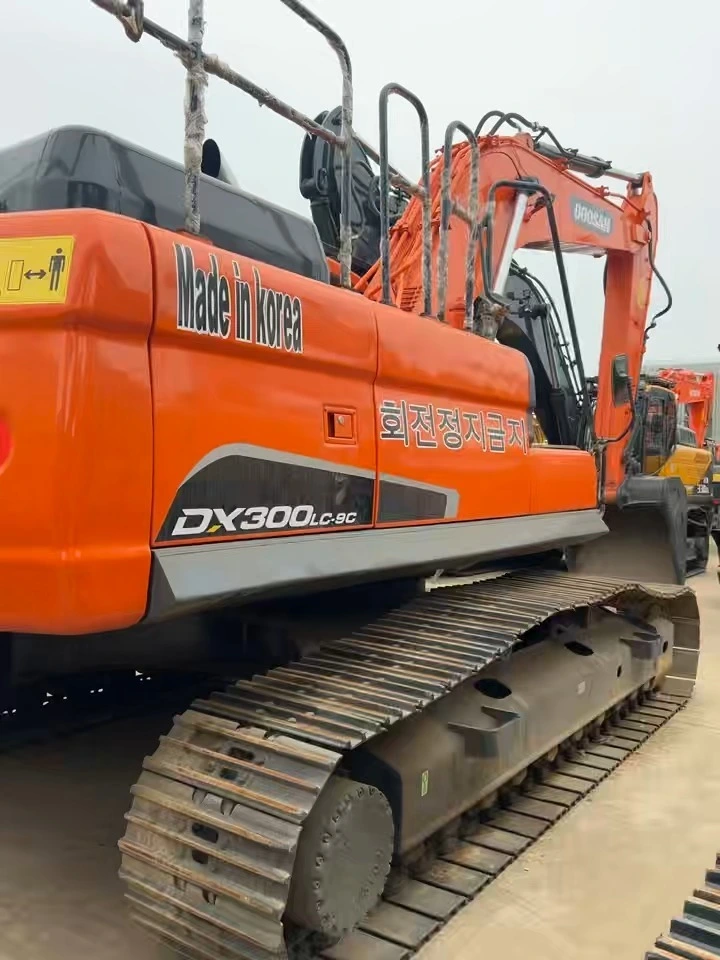Used DOOSAN DX300LC-9C No Leak Well Maintained 1