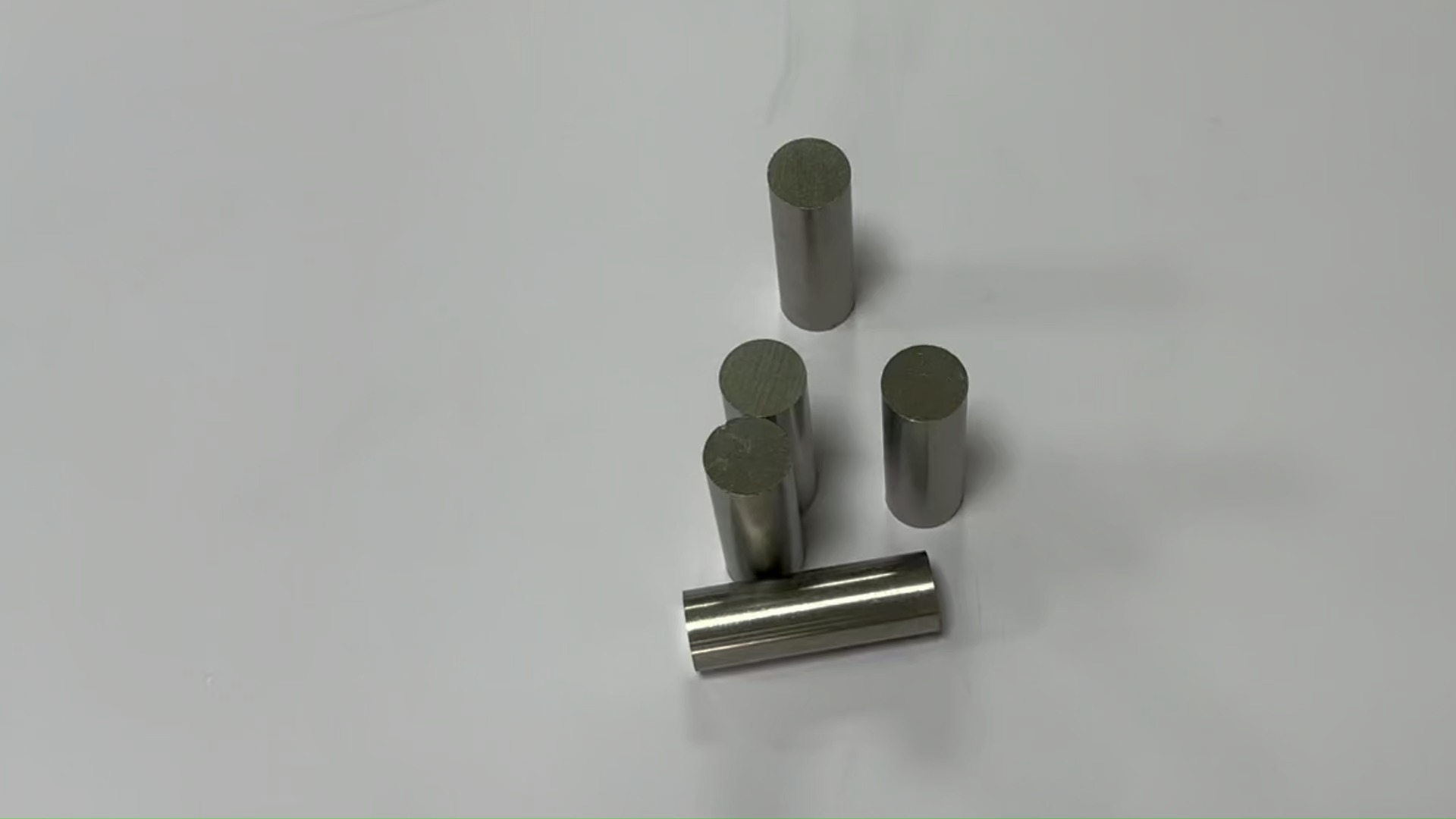 SM-0478108 مغناطيس أسطواني من الألومنيوم والنيكل والكوبالت (AlNiCo) بقطر 20×60 مم، مغناطيس دائم غير مطلي للمحركات، وأجهزة التثبيت، والأدوات العلمية. 1