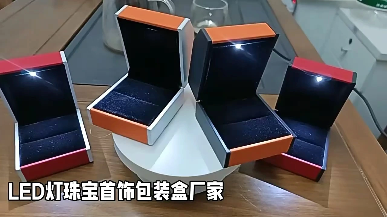 Joyero creativo de piel sintética con iluminación LED multicolor para anillos, colgantes, pulseras y pendientes. 1