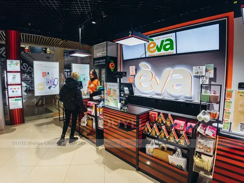 Balcão de beleza Eva Beauty com expositores de parede curvos 1