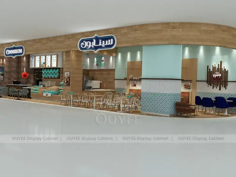 Cinnabon-Bäckereikiosk mit Holzwandpaneelen und Theke für kalte Becher 1