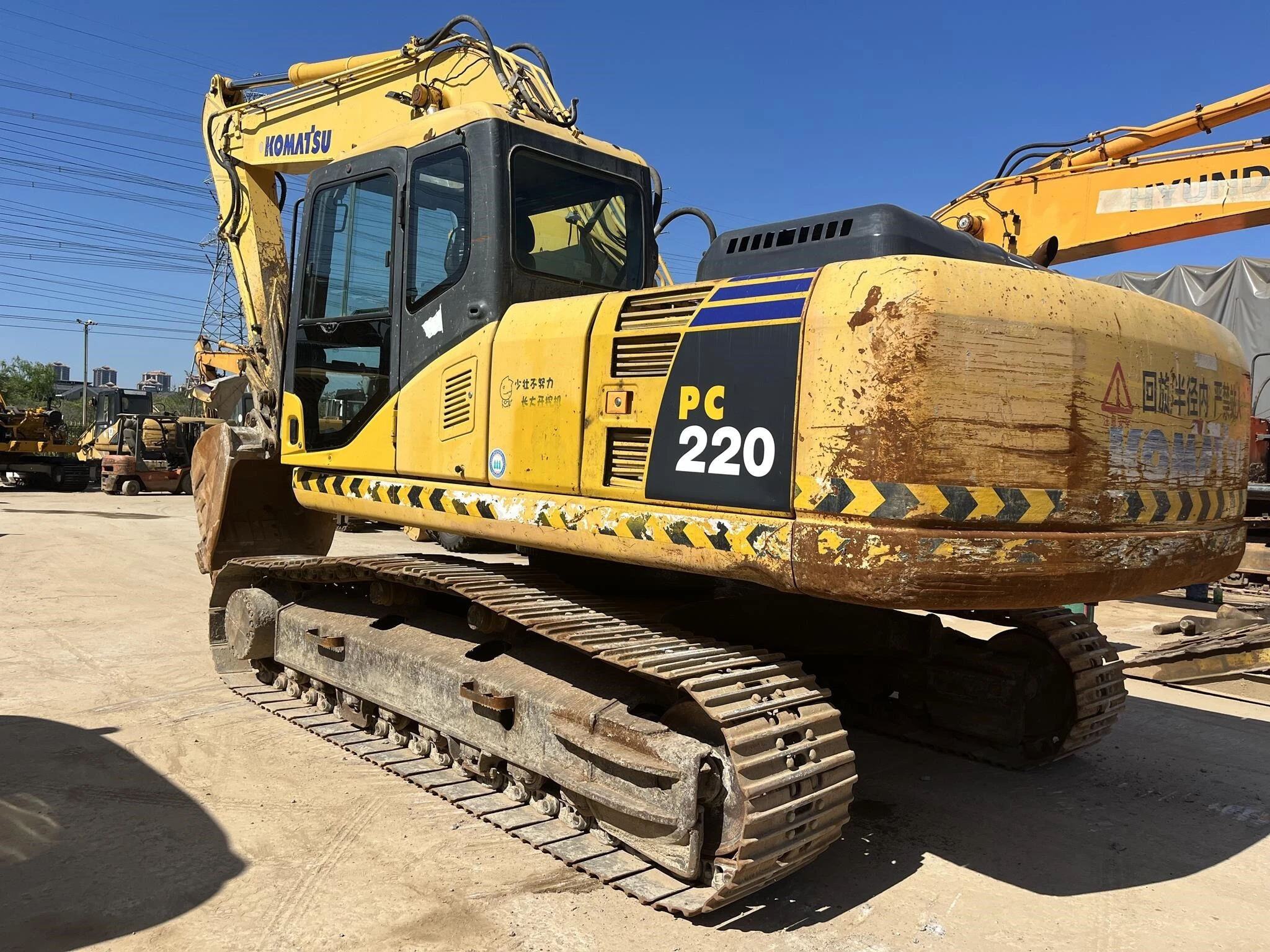 KOMATSU PC200-7 Bekas, Jam Kerja Rendah, Terawat Baik 1
