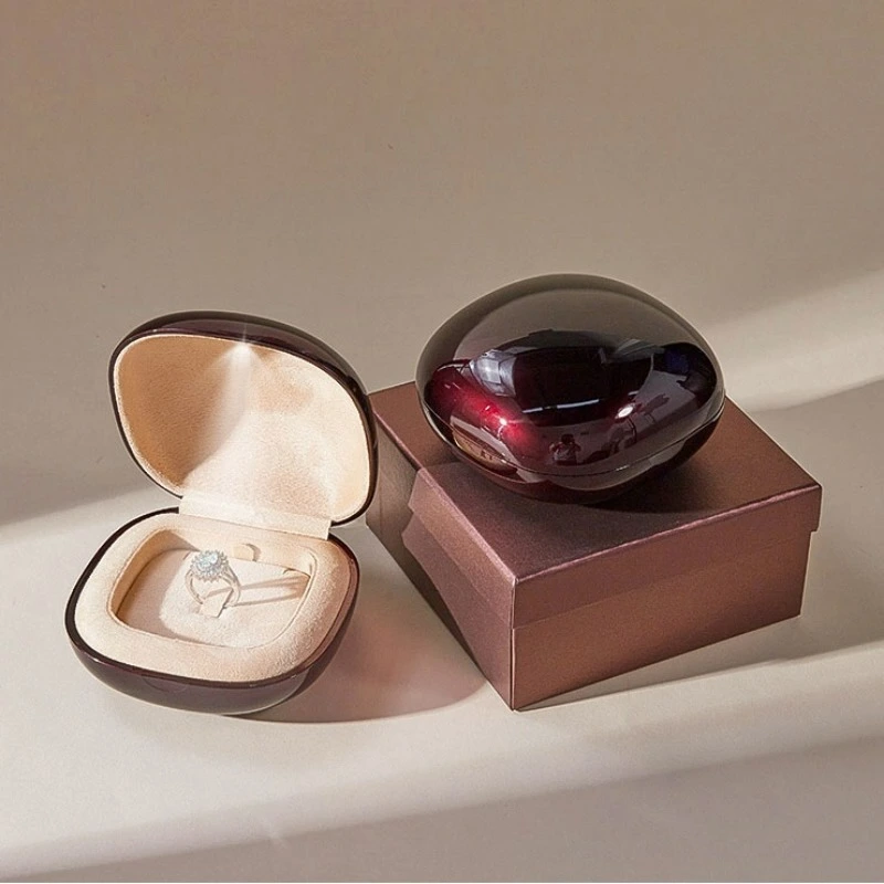 Joyero LED lacado de alto brillo con juego de regalo de anillo, colgante y pendientes. 1