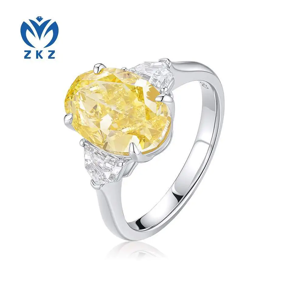 Bague de fiançailles en platine, sertie de trois diamants jaunes ovales de 4 carats (pureté VS2), cultivés en laboratoire. Certifiée IGI. Taille US 6. ZKHZ025. 1