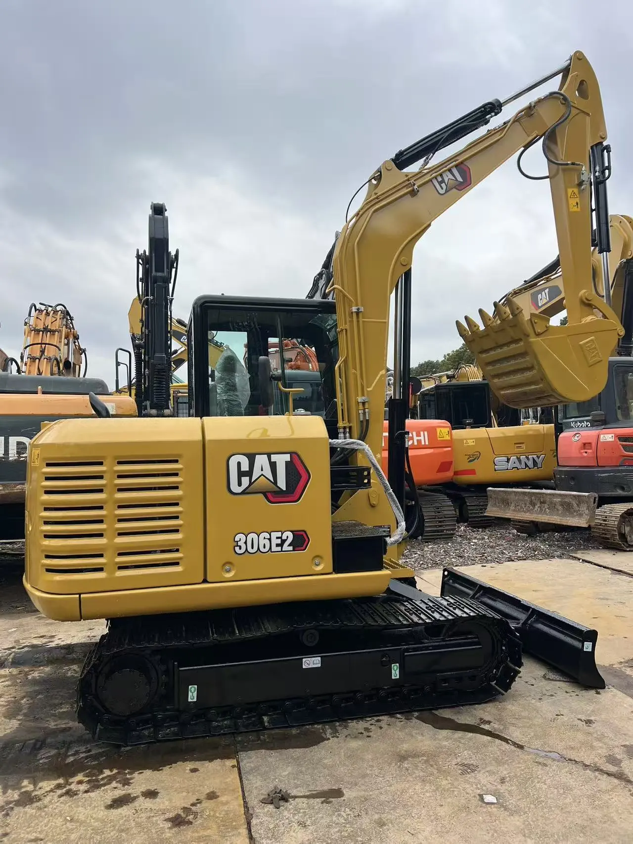 CAT 306E2 d'occasion, sans fuite, en bon état 1