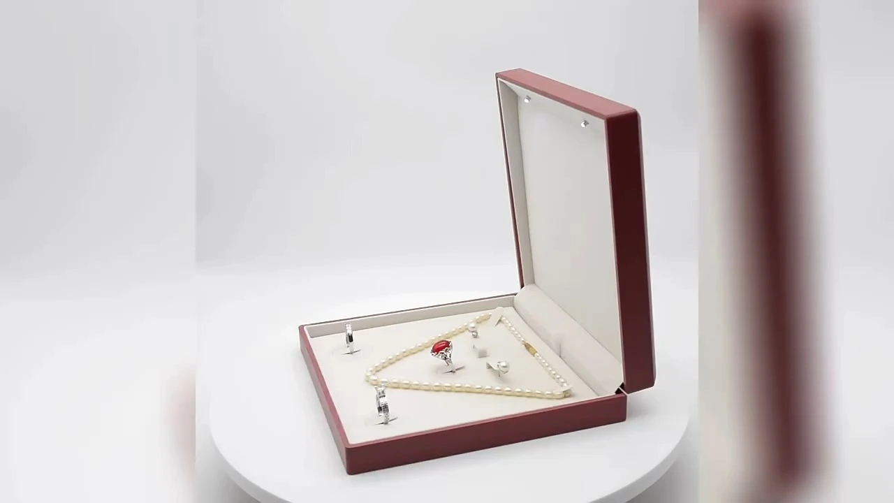 Joyero LED de alta gama con acabado en madera para anillos, colgantes, pulseras, pendientes y para envolver y guardar regalos. 1