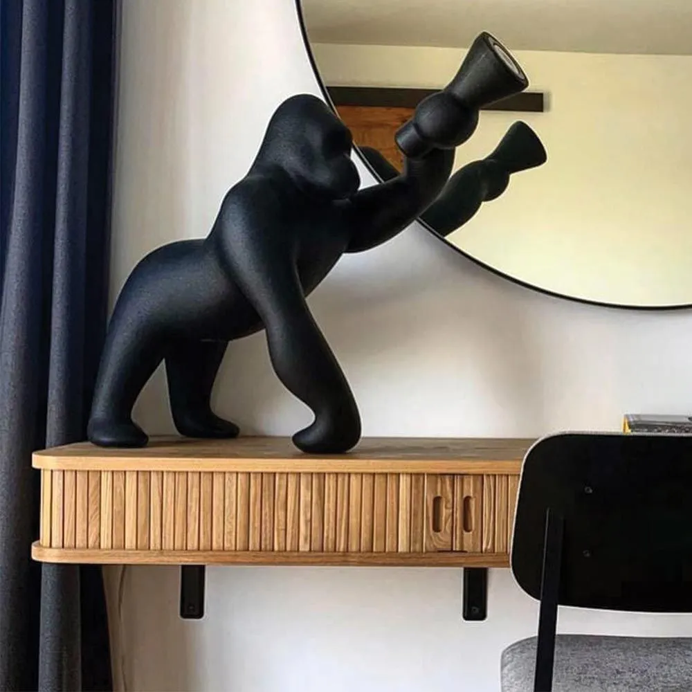 Lampe de table moderne en forme de gorille, lampe de bureau sculpturale avec spot réglable, lampe d'appoint décorative pour salon ou chambre. 1