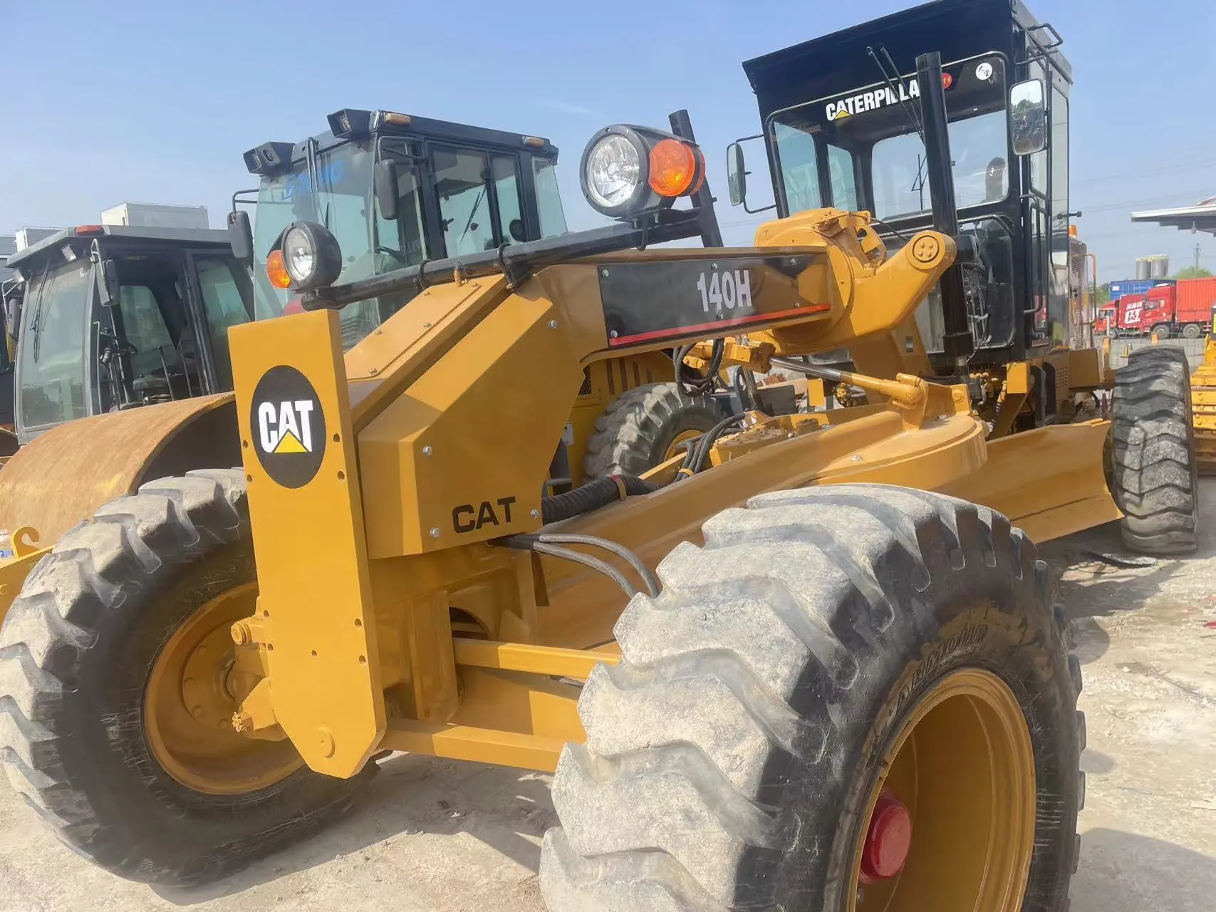 Niveleuse Caterpillar 140H d'occasion en bon état, prête à être expédiée. 1