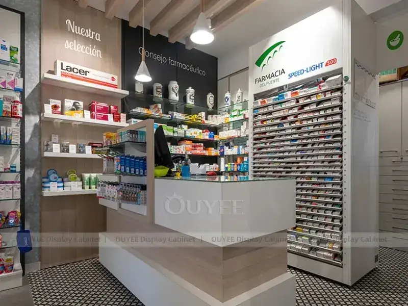 Allées minimalistes blanches de pharmacie avec armoires murales 1