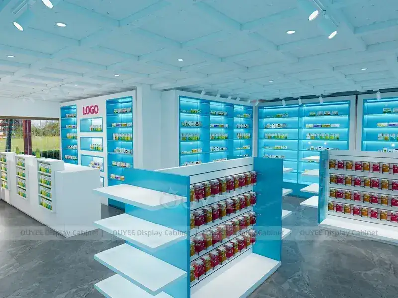Mensole a muro per farmacia con luce blu e bancone cassa bianco 1