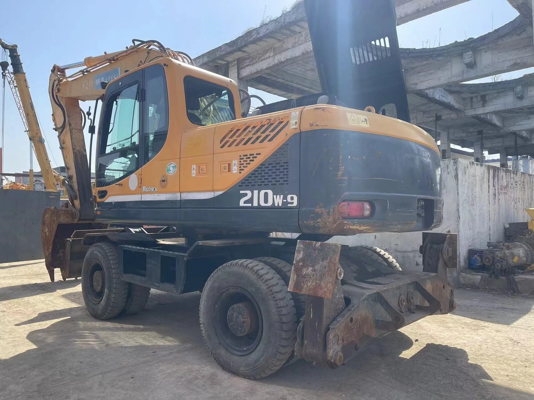 Used HYUNDAI ROBEX 210W-9 Well Performance Low Working Hours 1