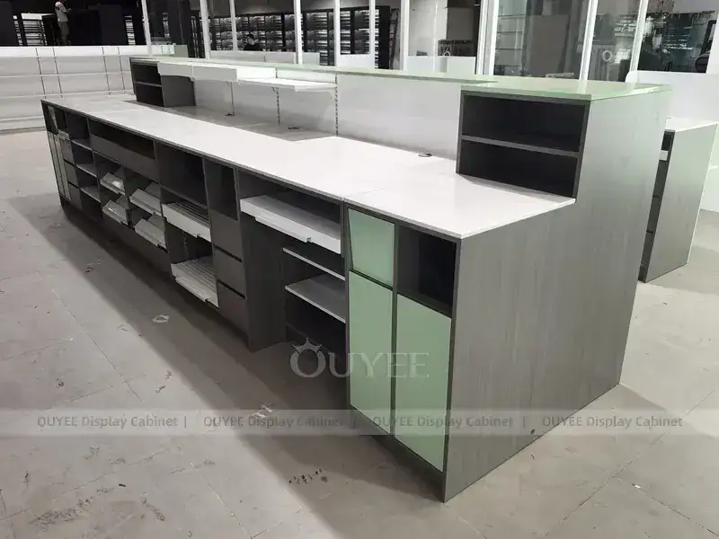 خزانة عرض جدارية خضراء للصيدلية مع أرفف جانبية 1