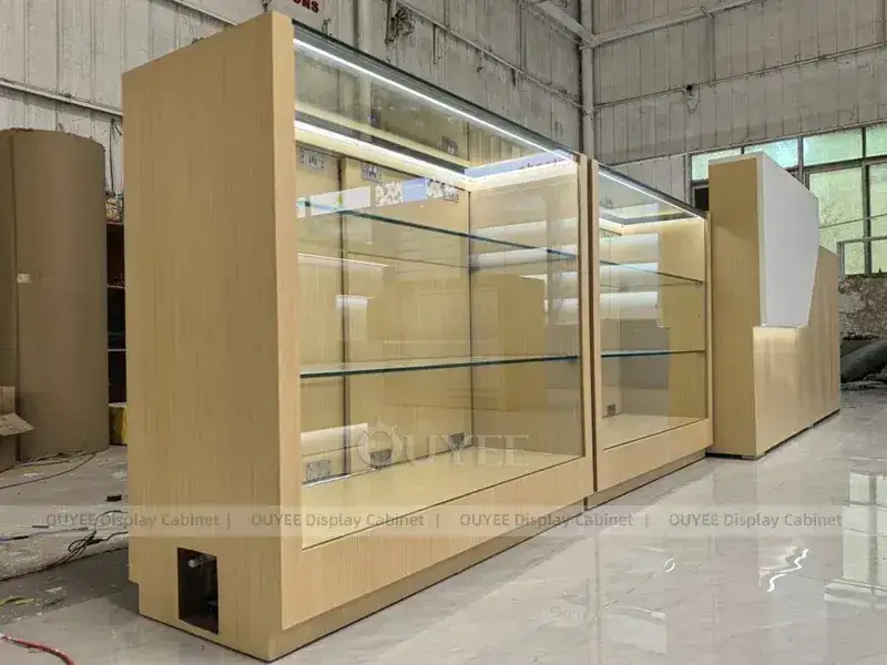 Comptoir vitrine pour téléphones portables en verre blanc et imitation bois avec vitrines transparentes 1