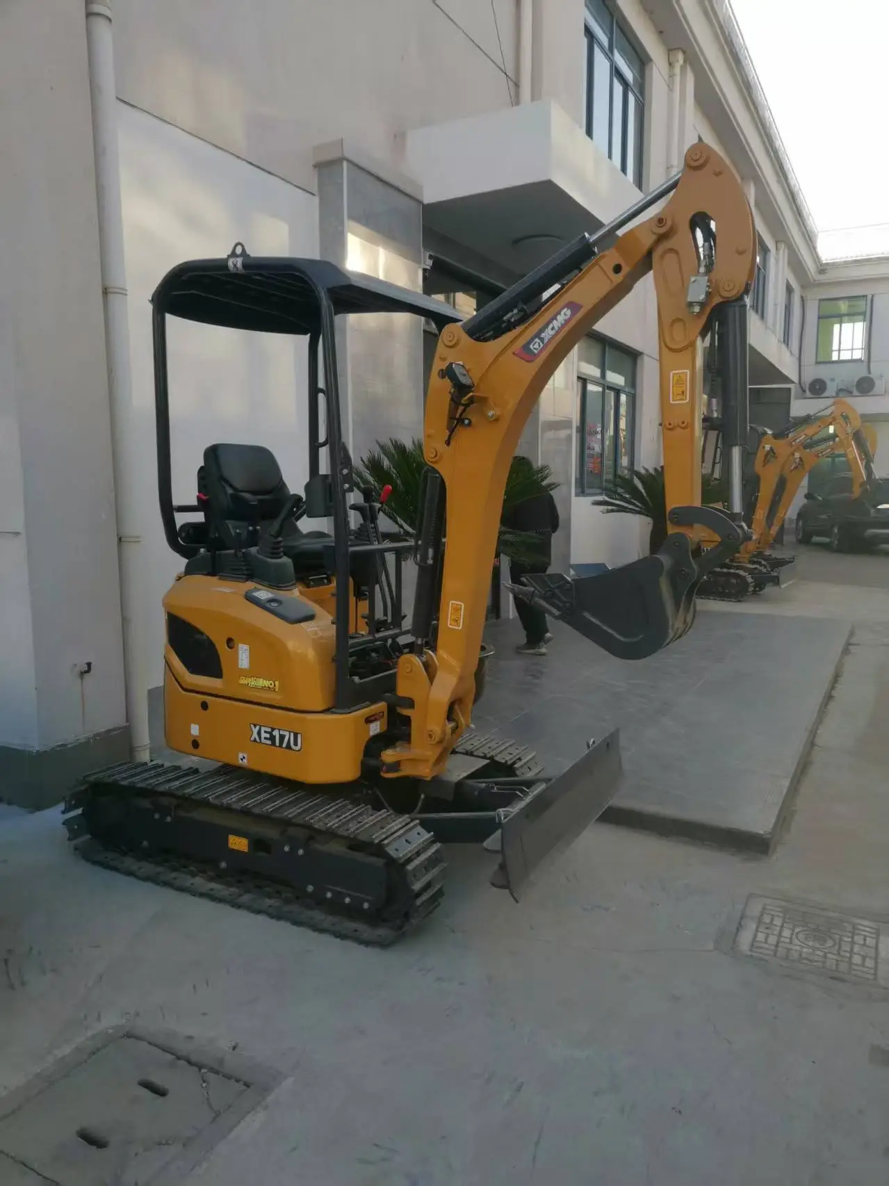 مینی بیل مکانیکی XCMG XE17U 1.7 تنی موتور کوبوتا دارای گواهینامه CE 1