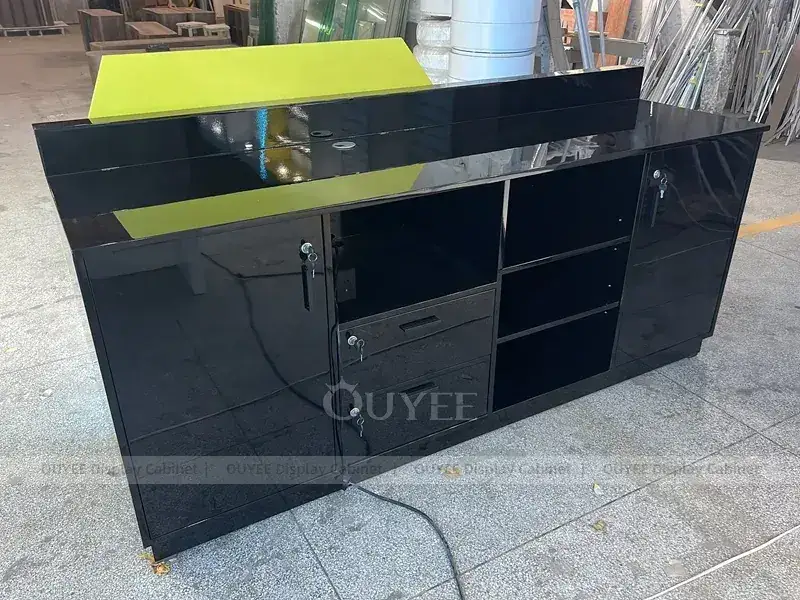 Comptoir vitrine pour téléphones portables en verre bleu et jaune avec vitrines transparentes 1