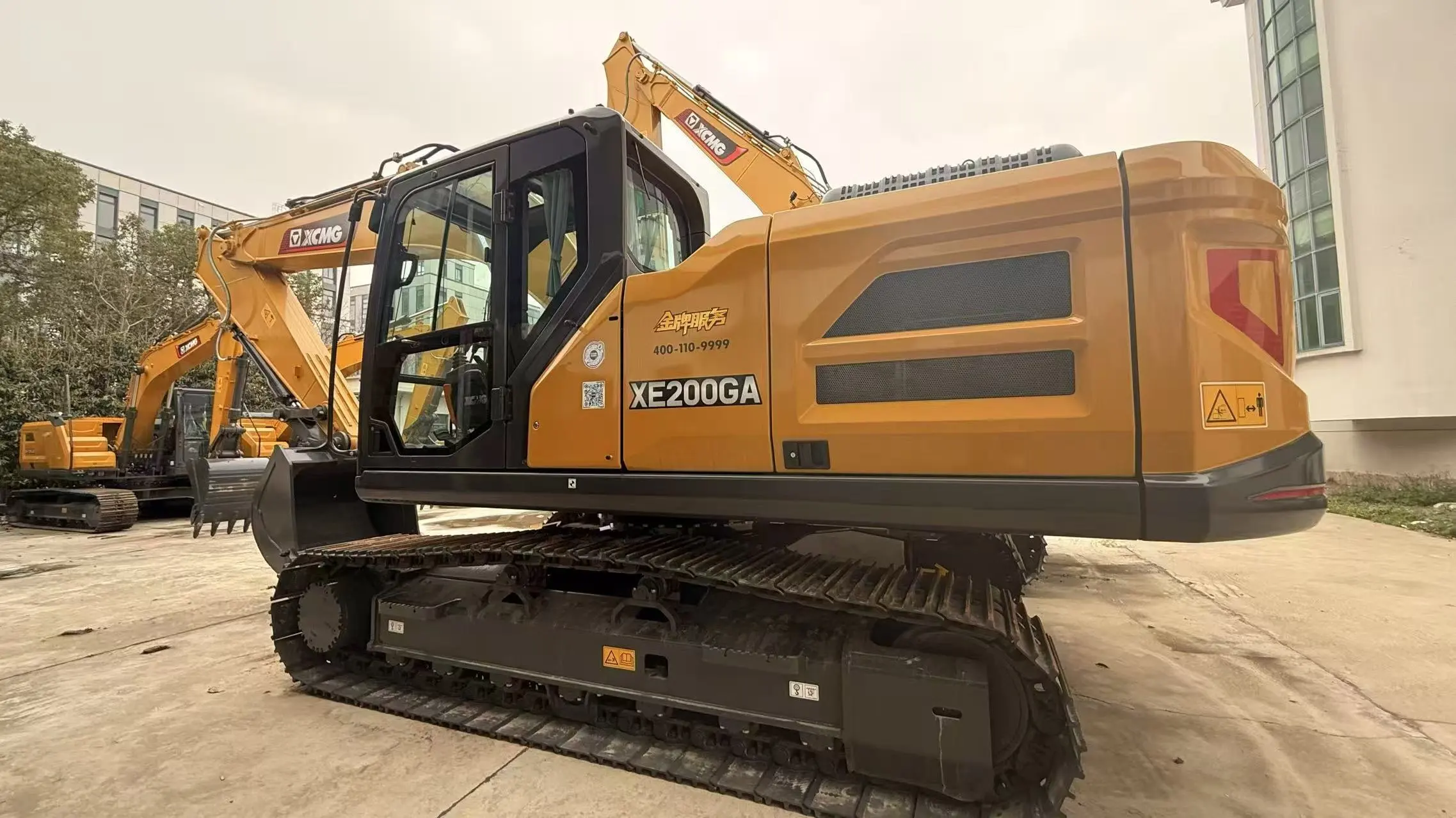 بیل مکانیکی زنجیری ۲۱ تنی XCMG XE200GA | موتور کامینز، یورو ۵ 1