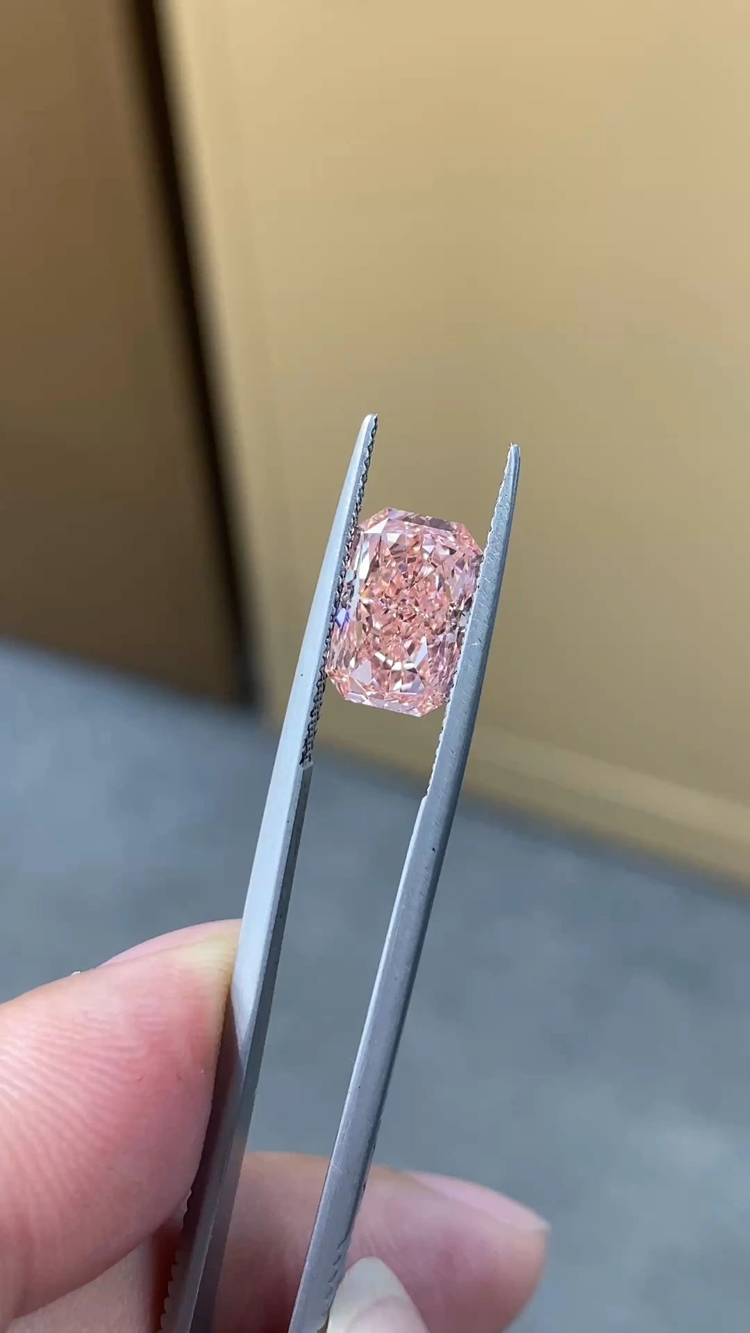 Fancy Intense Pink VVS2 Clarity Radiant-Cut Lab-Grown Diamond 3.47ct IGI:788610595 1