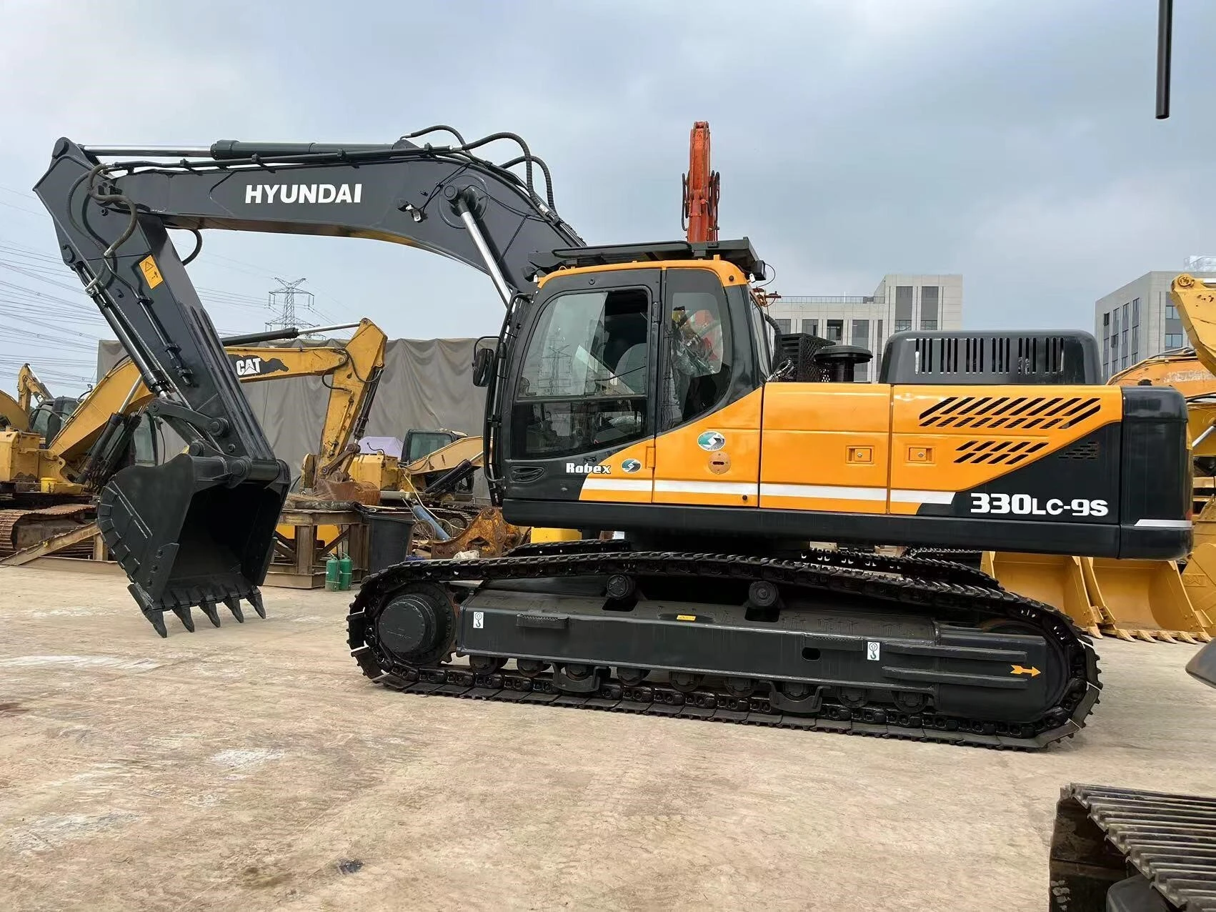 هیوندای 330LC-9S کارکرده بدون نشتی و در شرایط خوب 1
