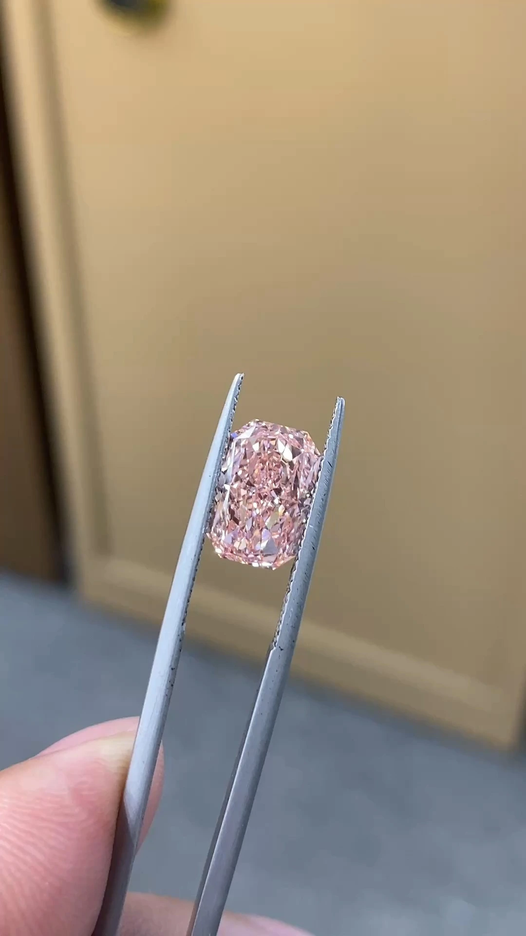 Fancy Intense Pink VS1 Clarity Radiant-Cut Lab-Grown Diamond 3.24ct IGI:774634222 1