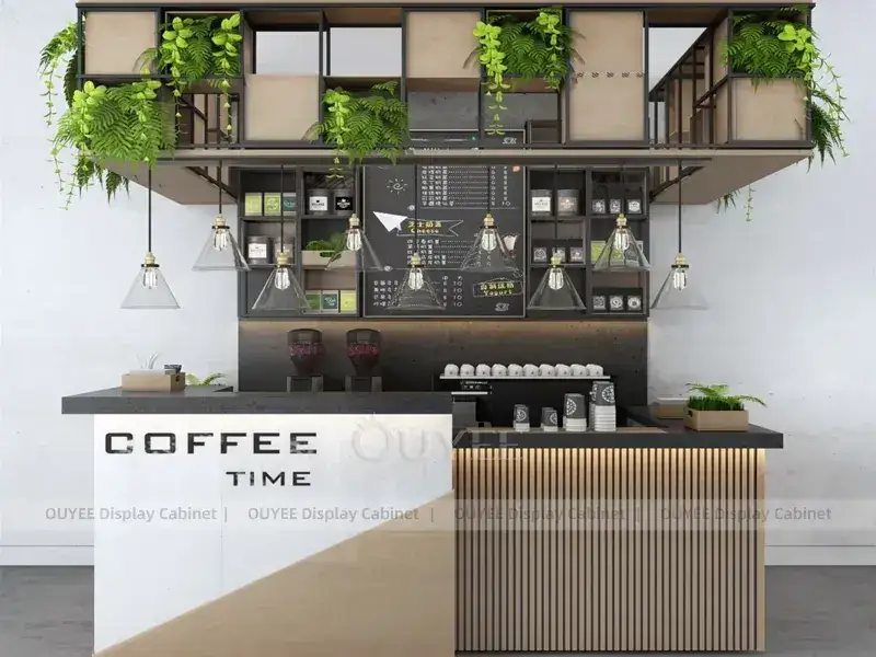 Weißer, holzfarbener Kiosk mit gelber Thekenfront und Flaschenwand für unabhängige Café-Projekte 1