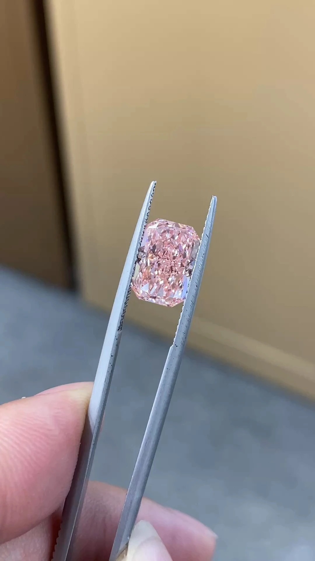 Fancy Intense Pink Radiant-Cut VVS2 Clarity Lab-Grown Diamond 3.11ct IGI:788610590 1