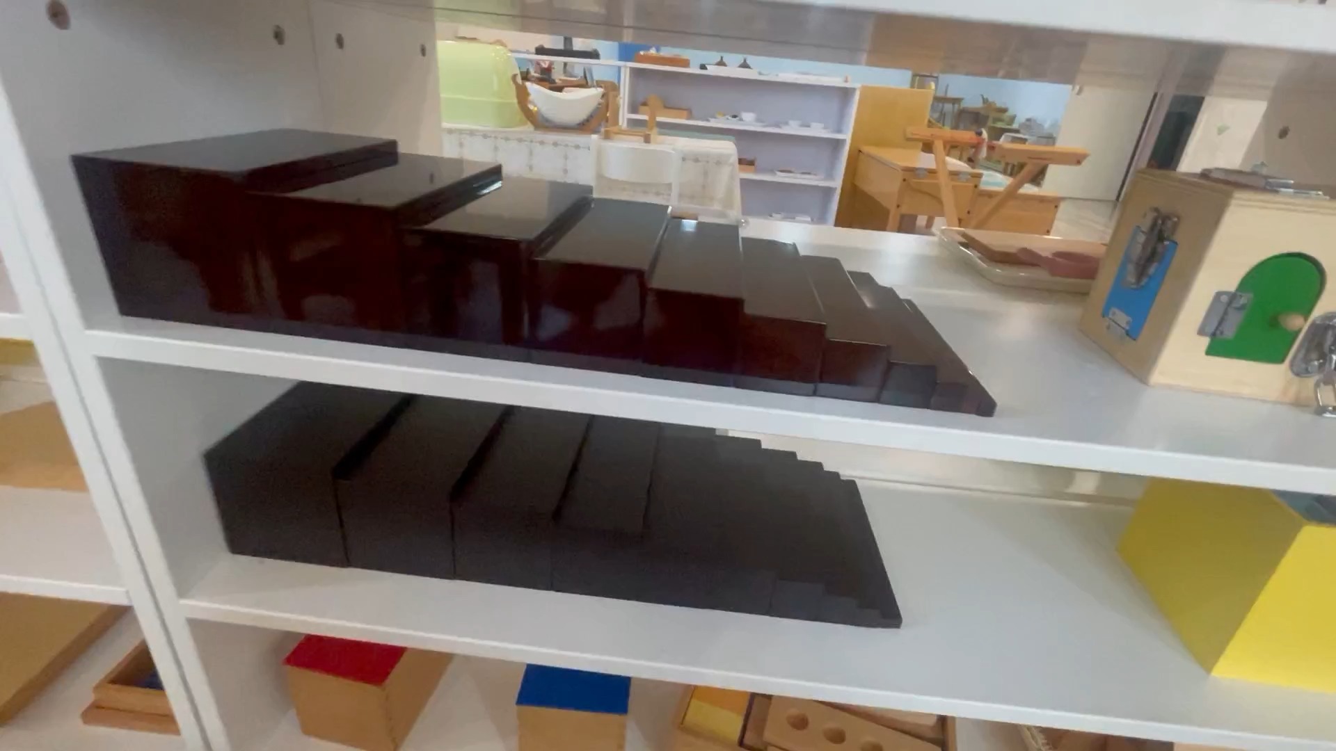 How to Choose the Right Brown Stairs – A Quick Montessori Quality Check