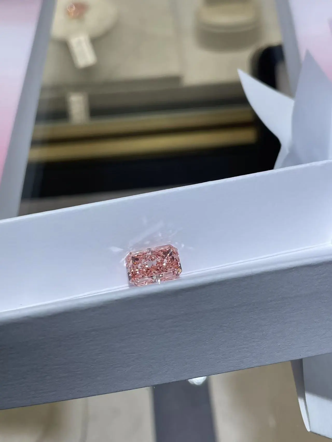 Fancy Intense Pink Emerald-Cut VS2 Clarity Lab-Grown Diamond 4.45ct IGI:772605626 1