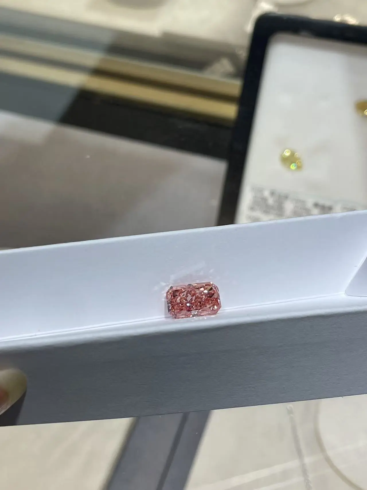 Fancy Intense Pink Radiant -Cut VS2 Clarity Lab-Grown Diamond 4.4ct IGI:772605627 1