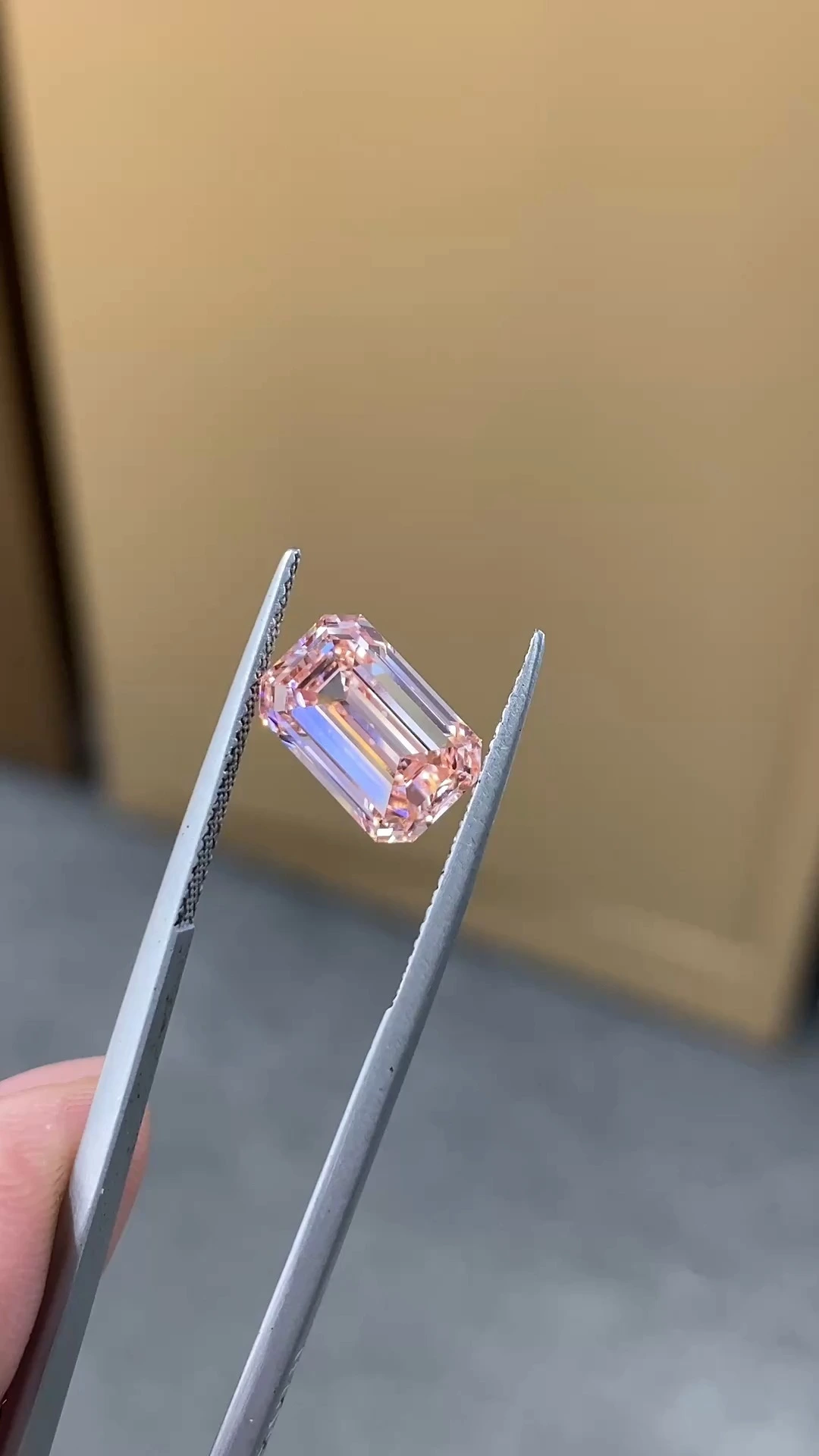 Fancy Intense Pink Emerald-Cut VS1 Clarity Lab-Grown Diamond 4.52ct IGI:782685852 1